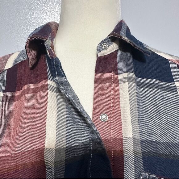 Abercrombie and Fitch women’s garnet and blue plaid snap up shirt size XS - Picture 5 of 6